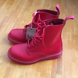 Dr. Martens Airwair Bright Engine Red